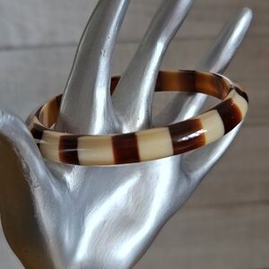 Vintage Root Beer And Cream Bracelet. 80's Lucite bracelet.
